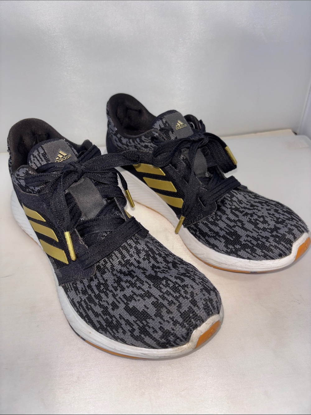 Adidas edge lux bounce gold running shoes.
EF7034 size 8.5